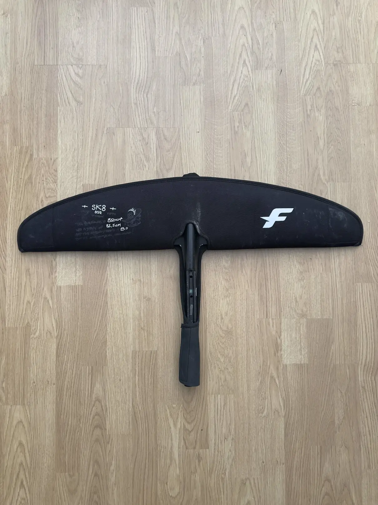 F-One SK8 850 V1 Carbon Foil – Carbon Agilität – Bild 4