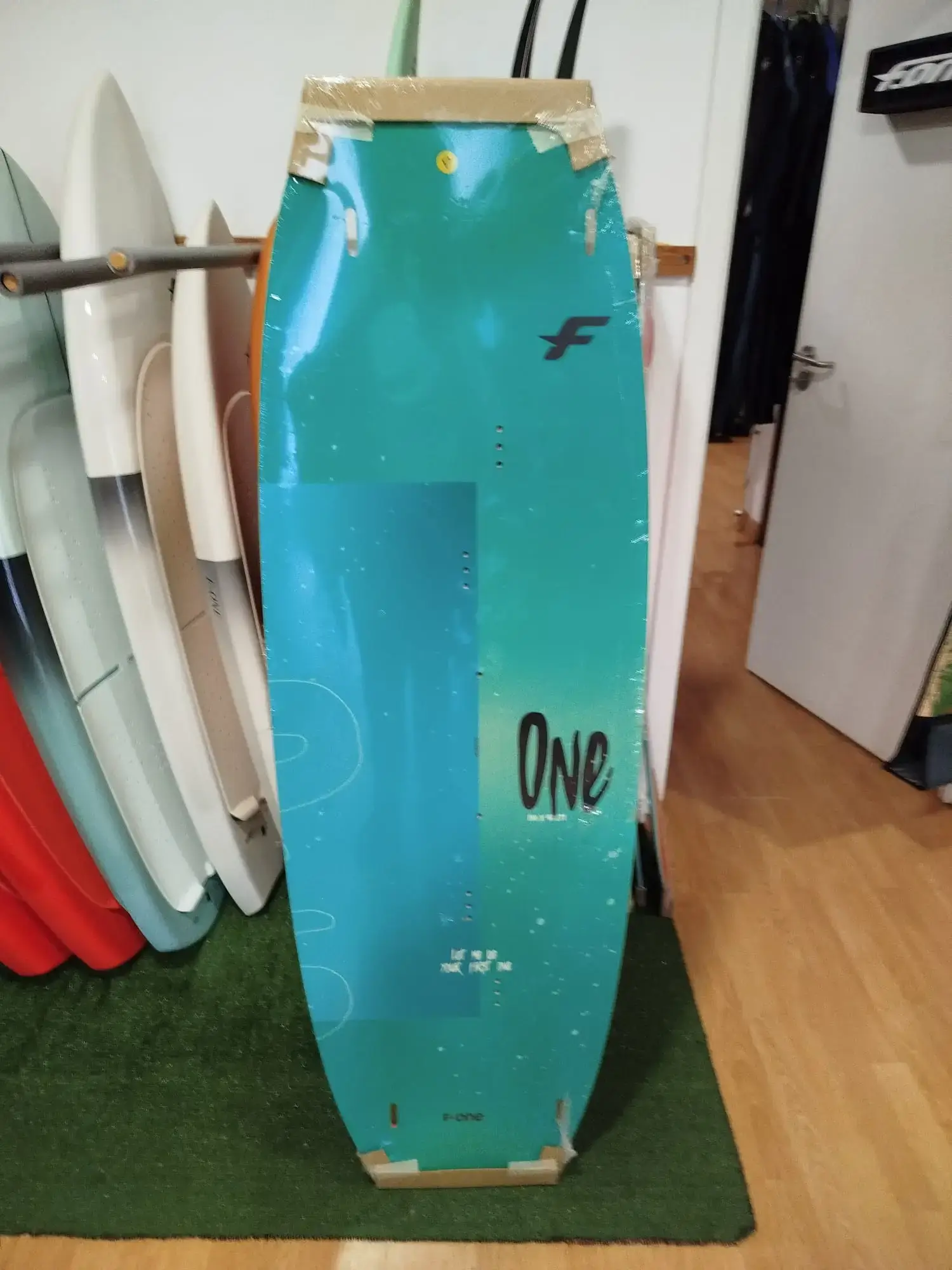F-One Twintip One 150x48 – Stabil Allround – Bild 4